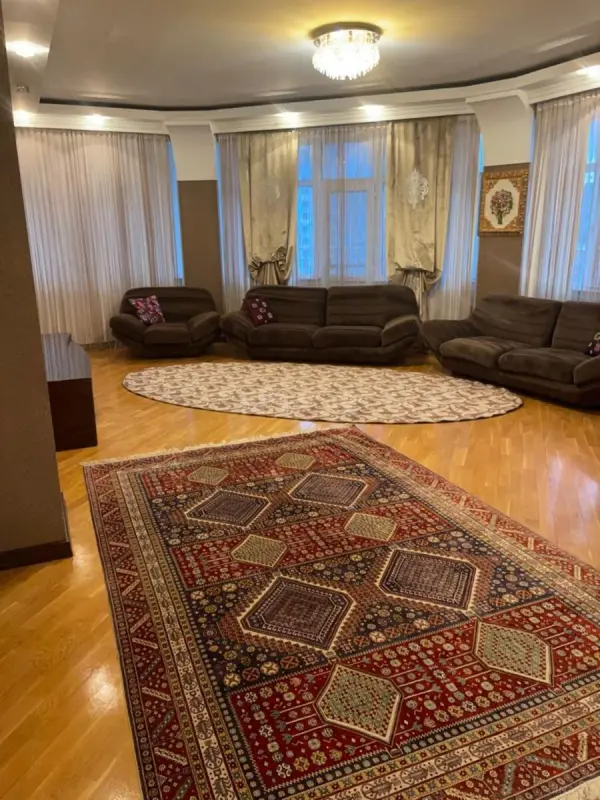 Kirayə verilir 3 otaqlı mənzil 160 m²