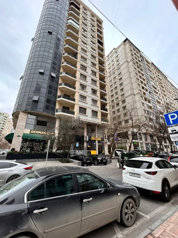 Satılır 4 otaqlı mənzil 143 m²