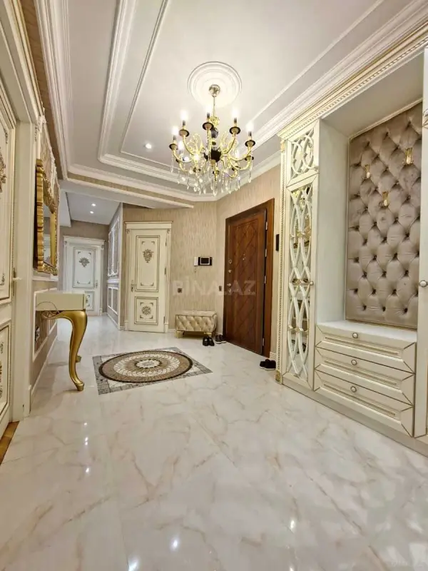 Satılır 4 otaqlı mənzil 154 m²