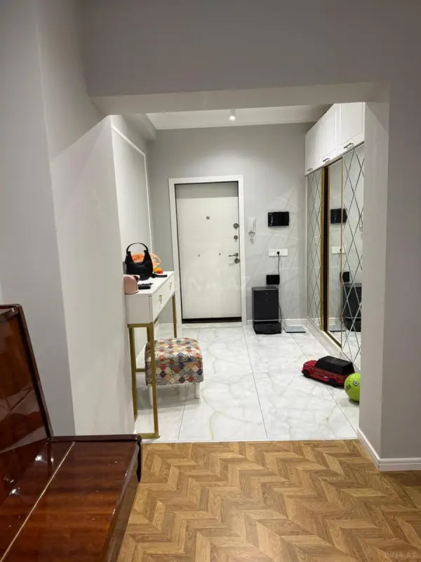 Satılır 3 otaqlı mənzil 130 m²