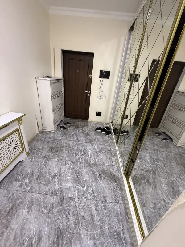 Satılır 3 otaqlı mənzil 130 m²