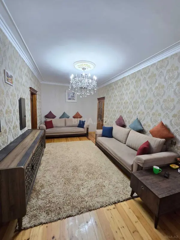 Satılır 5 otaqlı mənzil 120 m²