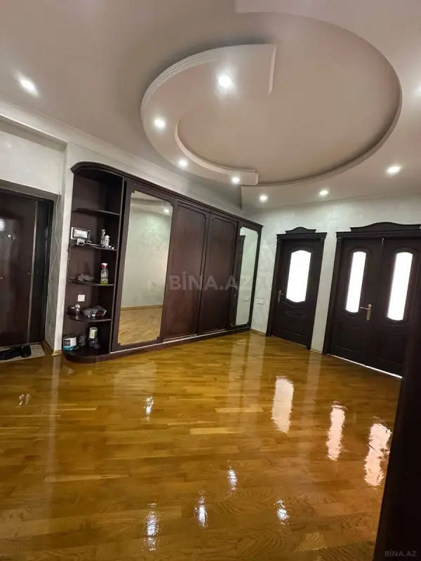 Satılır 3 otaqlı mənzil 160 m²
