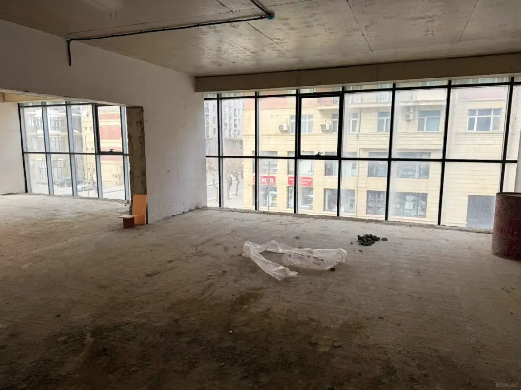 Kirayə verilir obyekt 215 m²
