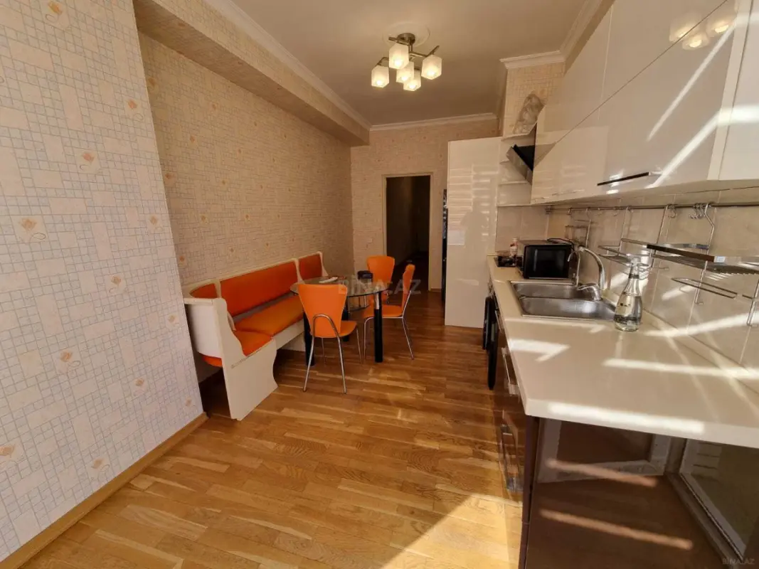 Kirayə verilir 2 otaqlı mənzil 98 m²