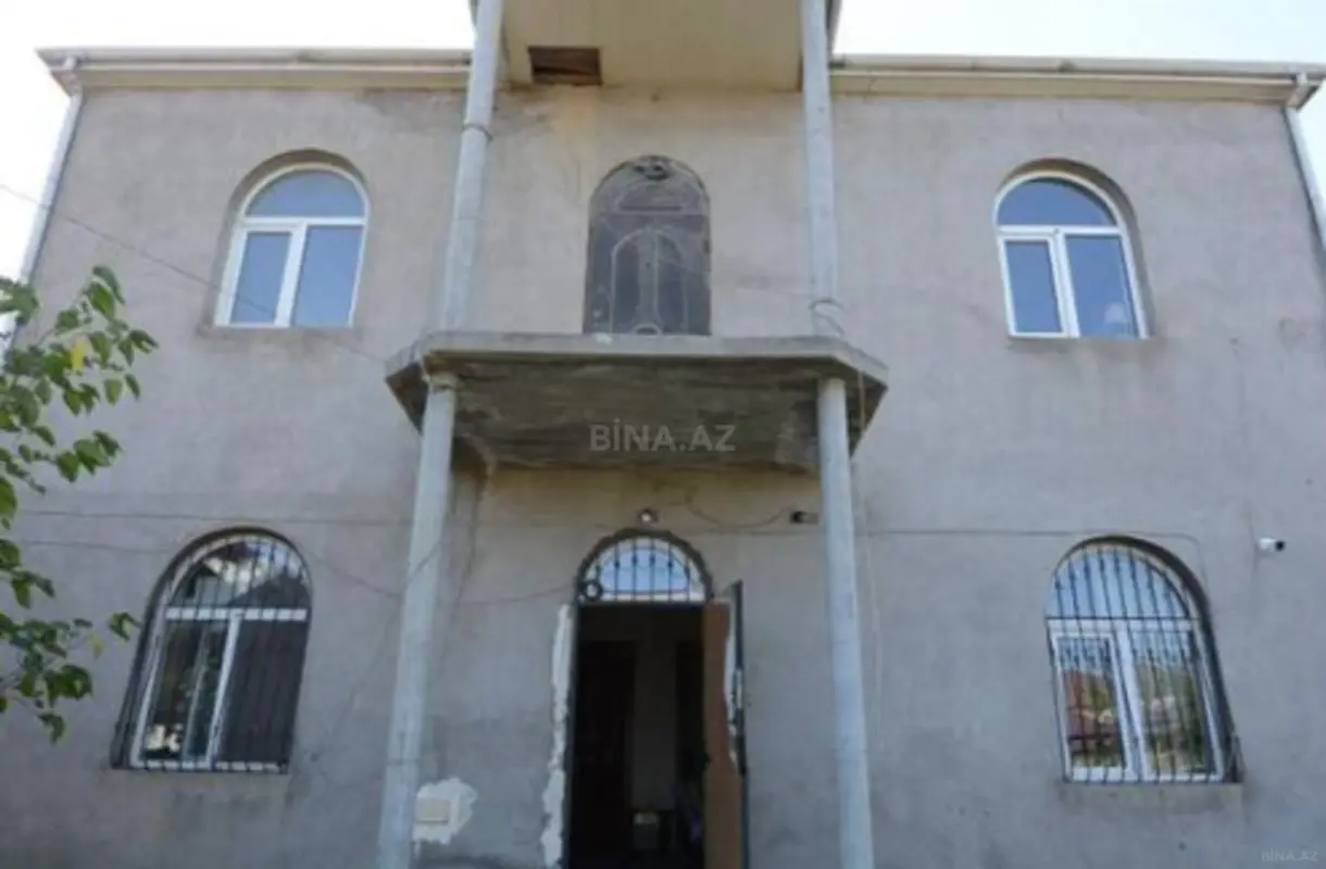 Satılır 5 otaqlı həyət evi 240 m²