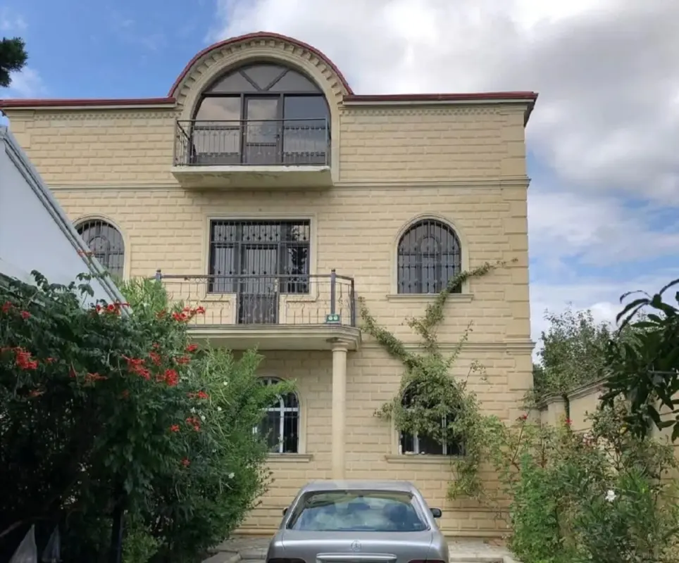 Satılır 6 otaqlı həyət evi 313 m²