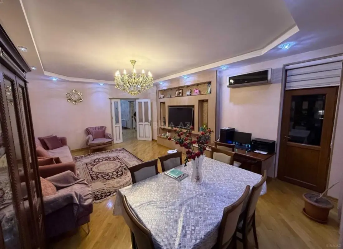 Satılır 4 otaqlı mənzil 142 m²