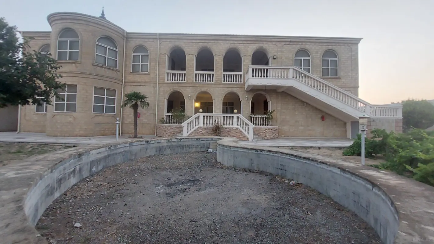 Satılır 10 otaqlı həyət evi 700 m²