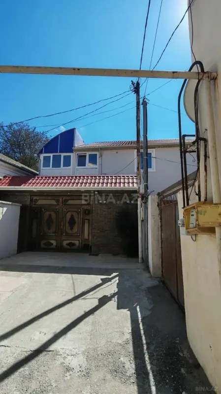 Satılır 4 otaqlı həyət evi 240 m²