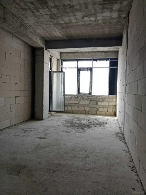 Satılır 3 otaqlı mənzil 135.6 m²