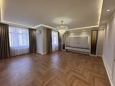 Satılır 4 otaqlı mənzil 135 m² — Bakı, İnşaatçılar 4 otaq 135.00 m²