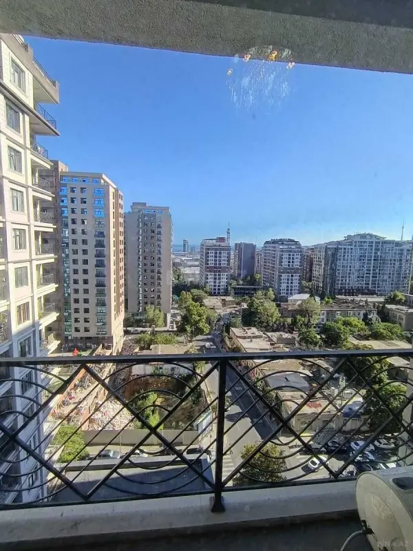 Kirayə verilir 4 otaqlı mənzil 155 m²