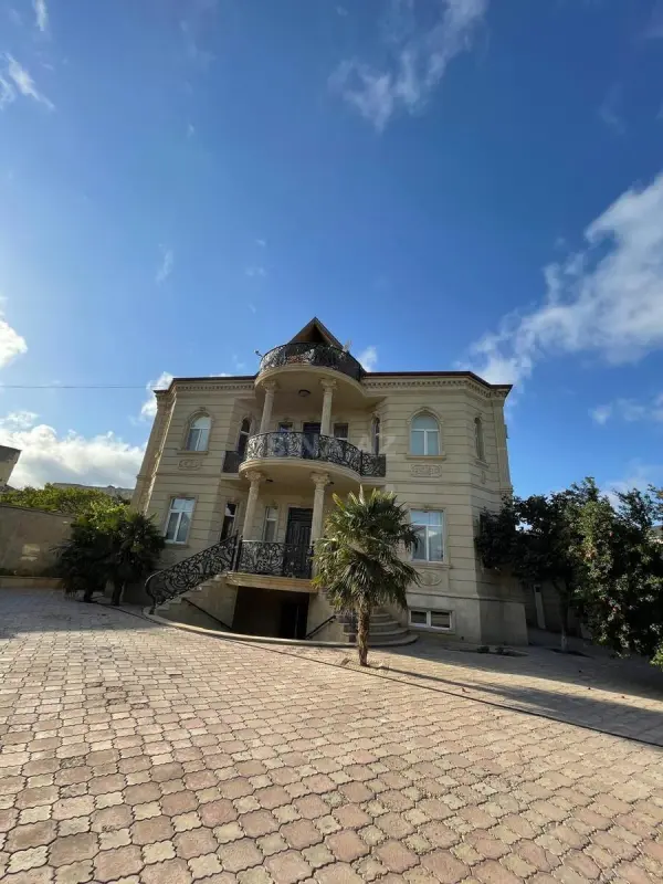 Kirayə verilir 7 otaqlı həyət evi 500 m²