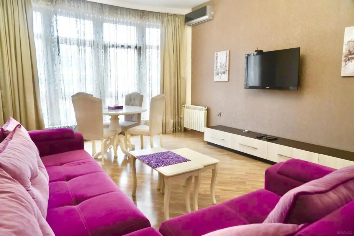 Kirayə verilir 2 otaqlı mənzil 74 m²