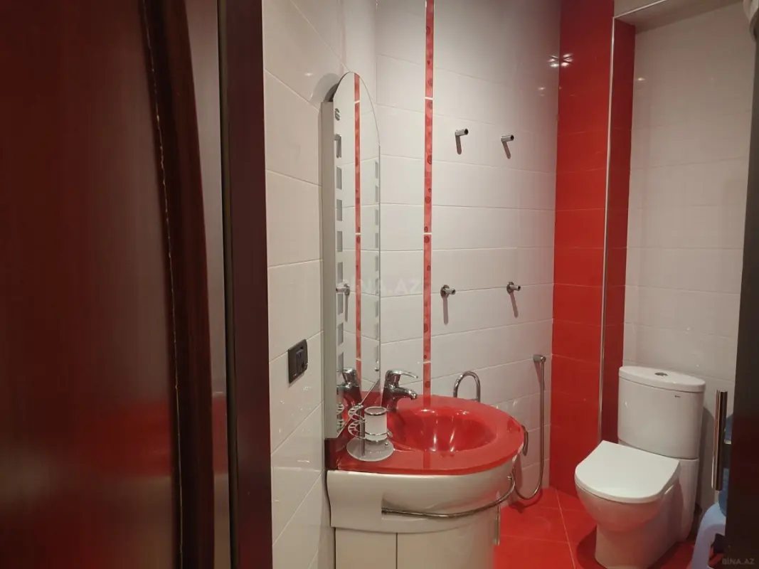 Kirayə verilir 3 otaqlı mənzil 150 m²