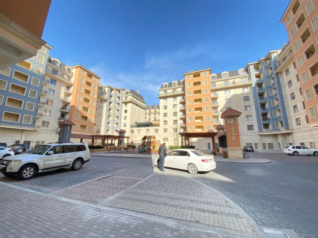Kirayə verilir 2 otaqlı mənzil 95 m²