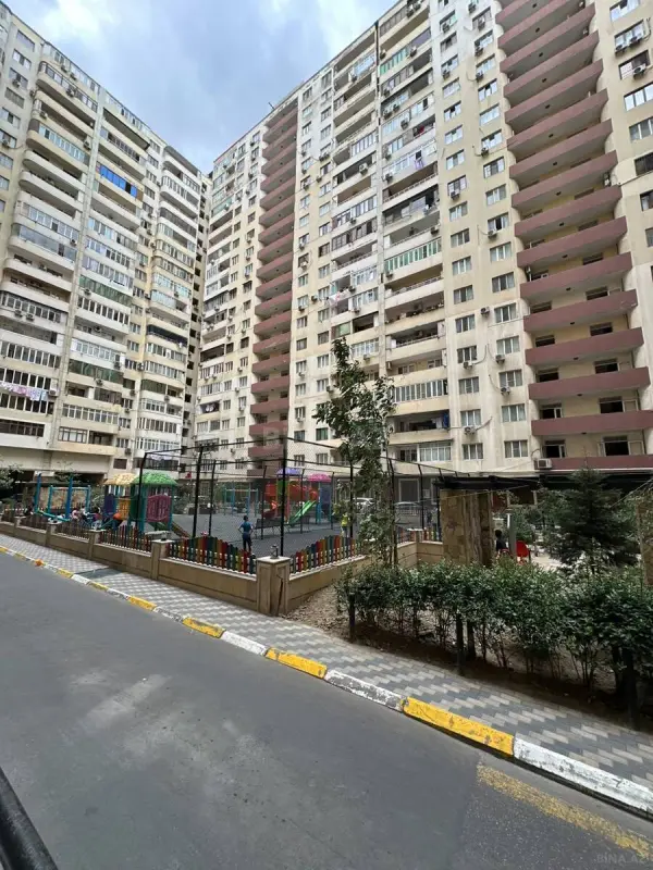 Kirayə verilir 3 otaqlı mənzil 118 m²