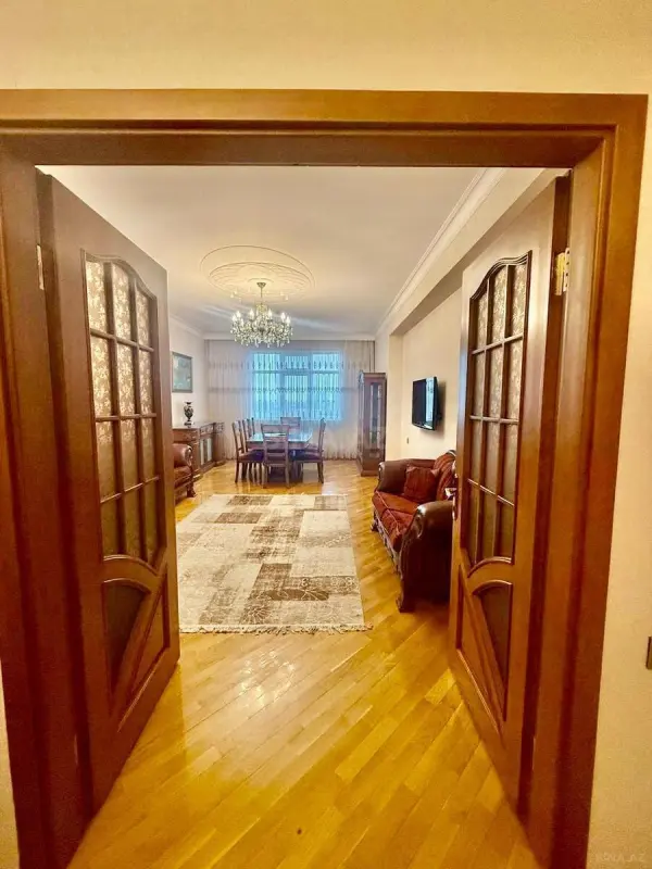 Kirayə verilir 2 otaqlı mənzil 120 m²