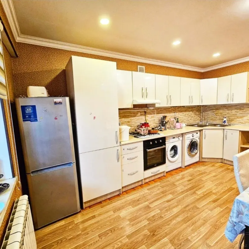 Satılır 2 otaqlı mənzil 127 m²
