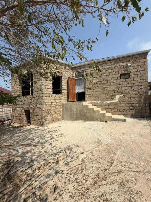 Satılır 4 otaqlı həyət evi 100 m²