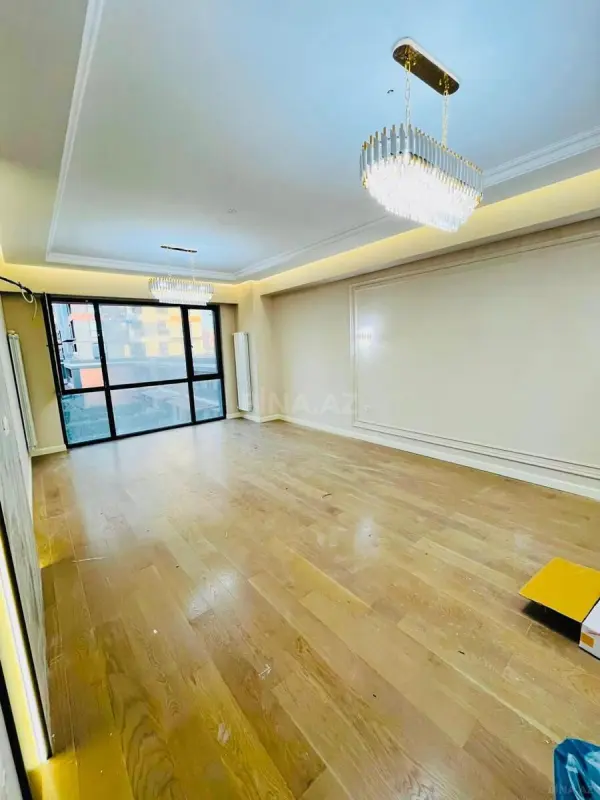 Satılır 4 otaqlı mənzil 130 m²