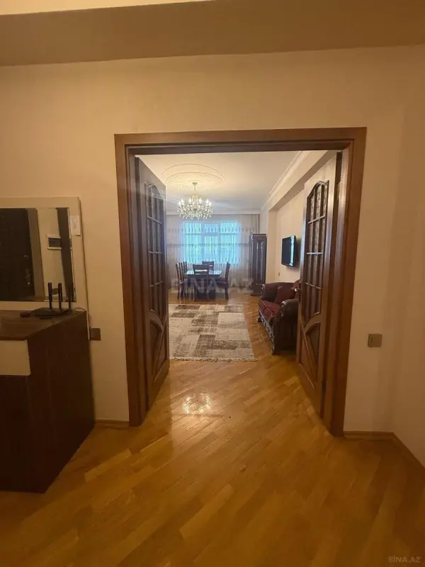 Kirayə verilir 2 otaqlı mənzil 110 m²
