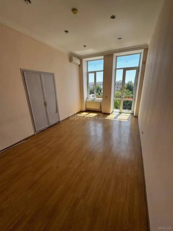 Kirayə verilir 5 otaqlı ofis 140 m²