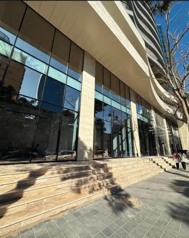 Satılır 4 otaqlı mənzil 270 m²