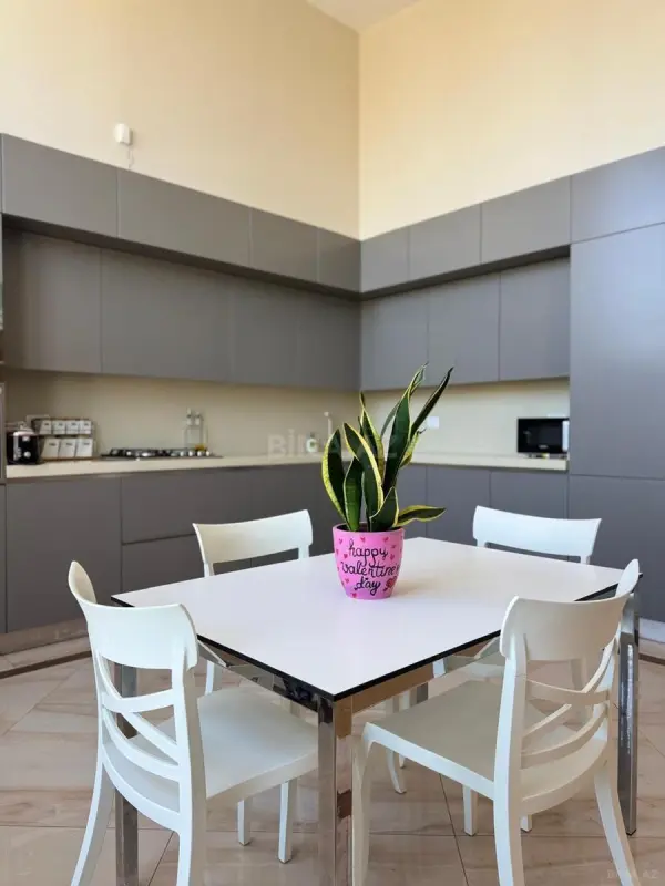 Kirayə verilir 3 otaqlı mənzil 150 m²