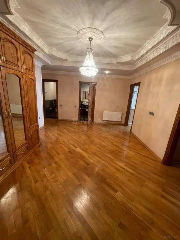 Satılır 3 otaqlı mənzil 130 m²
