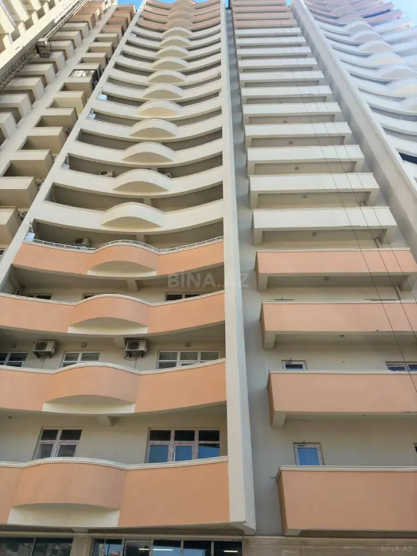 Satılır 4 otaqlı mənzil 177.5 m²