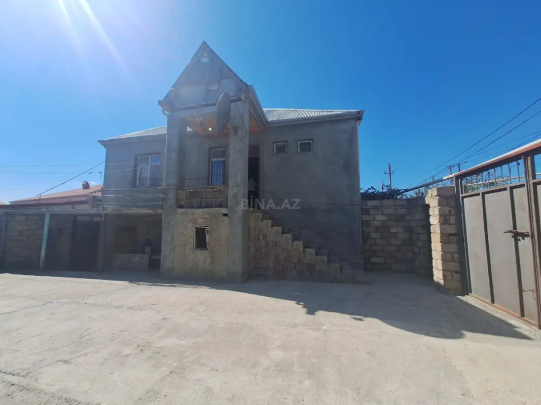 Satılır 7 otaqlı həyət evi 215 m²