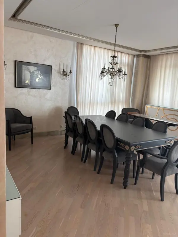 Kirayə verilir 3 otaqlı mənzil 160 m²