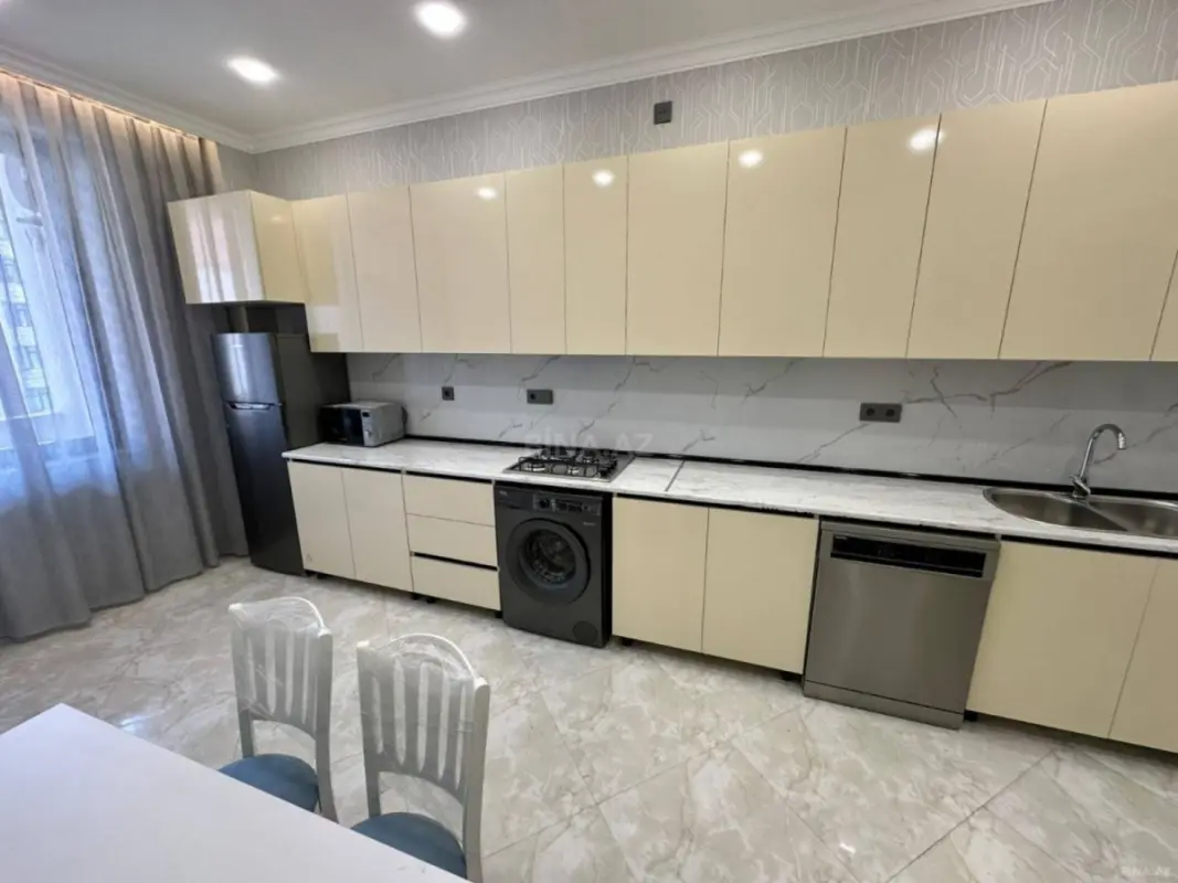 Kirayə verilir 4 otaqlı mənzil 160 m²