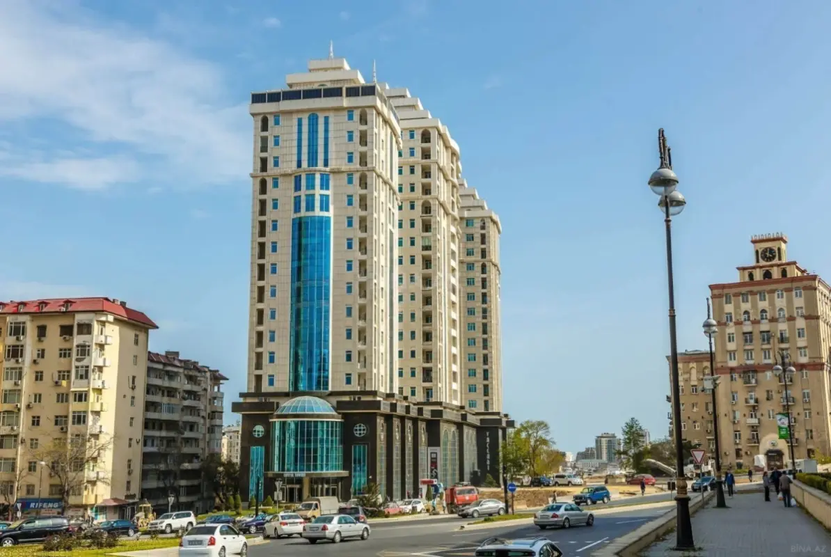 Satılır 4 otaqlı mənzil 205 m²