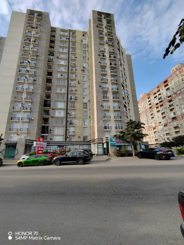 Satılır 3 otaqlı mənzil 155 m²