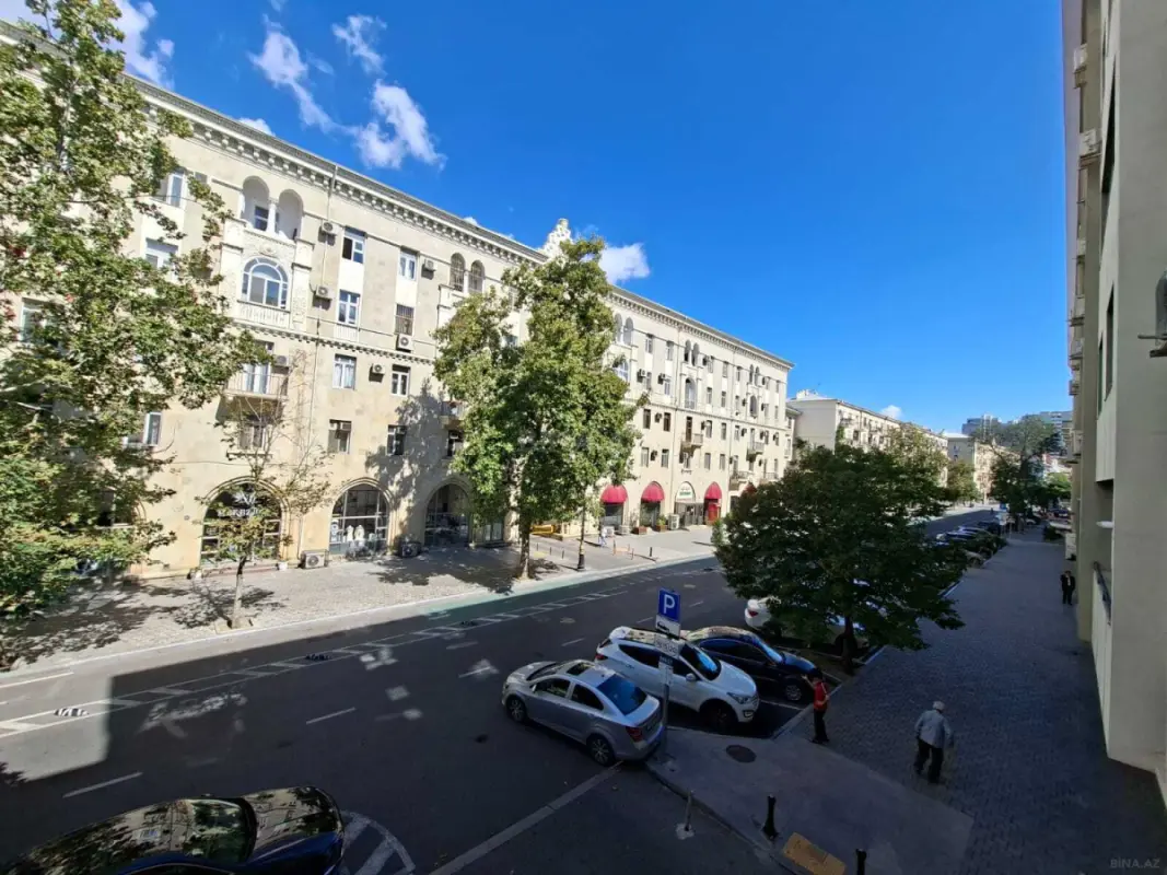 Satılır 4 otaqlı mənzil 120 m²