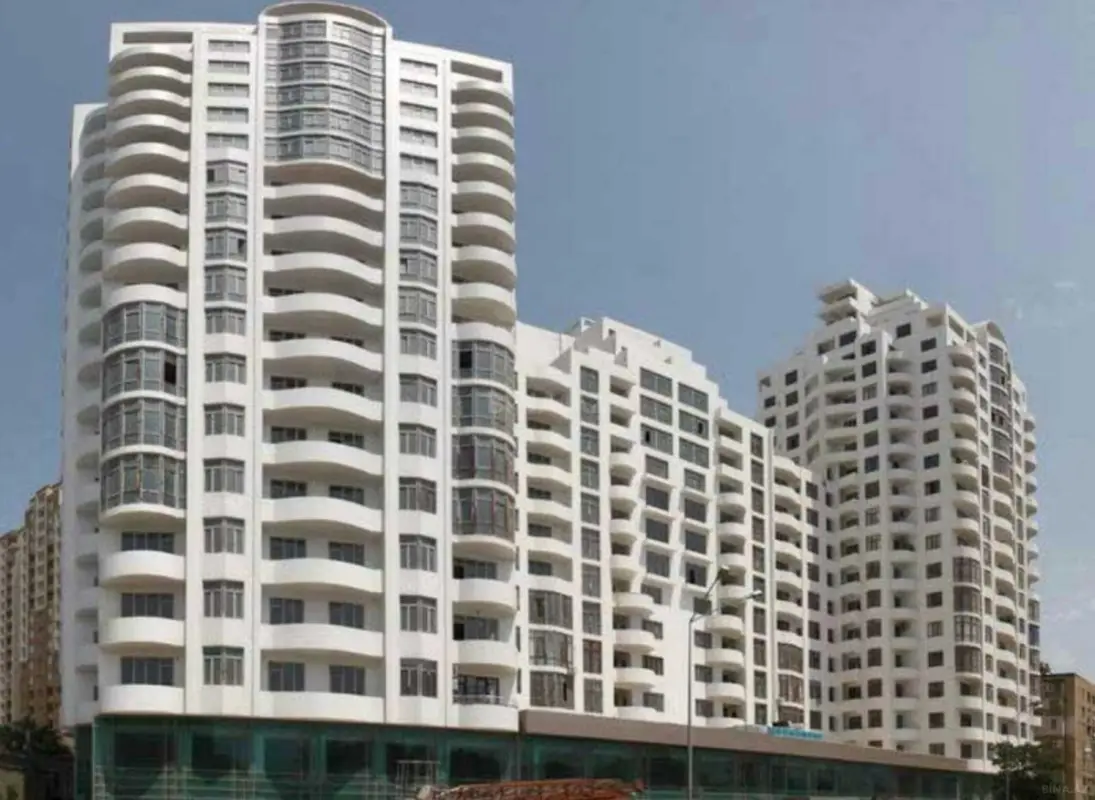 Satılır 3 otaqlı mənzil 165 m²