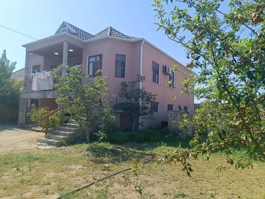 Satılır 10 otaqlı həyət evi 350 m²