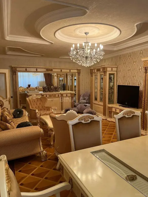 Satılır 4 otaqlı mənzil 192 m²