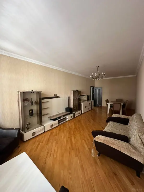 Kirayə verilir 3 otaqlı mənzil 140 m²