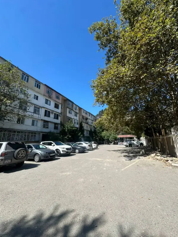 Satılır 4 otaqlı mənzil 110 m²