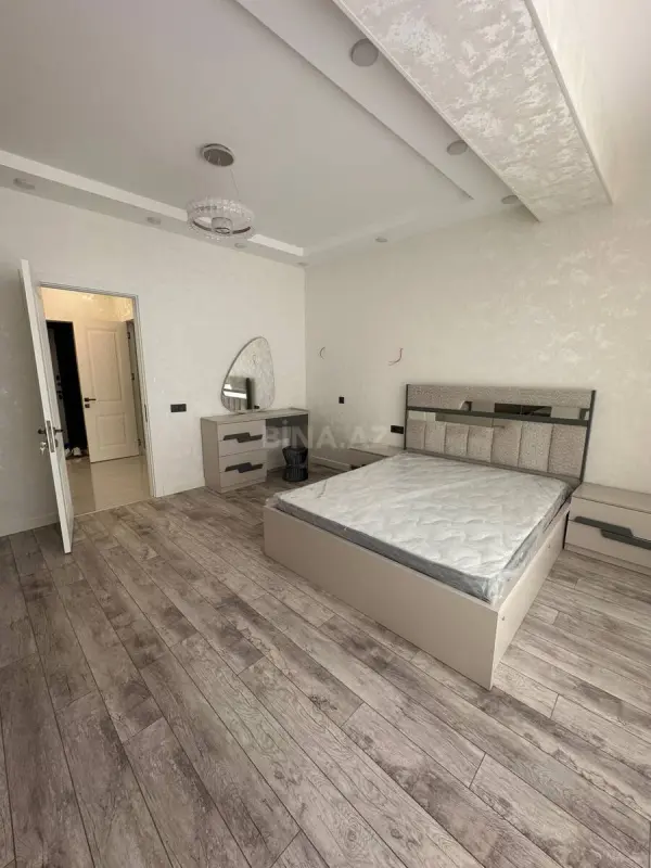 Kirayə verilir 2 otaqlı mənzil 102 m²
