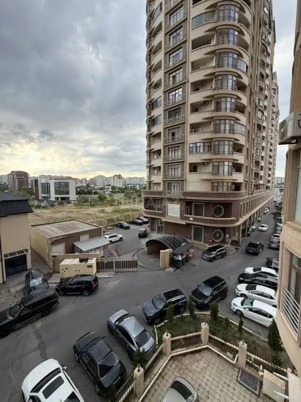 Satılır 3 otaqlı mənzil 150 m²