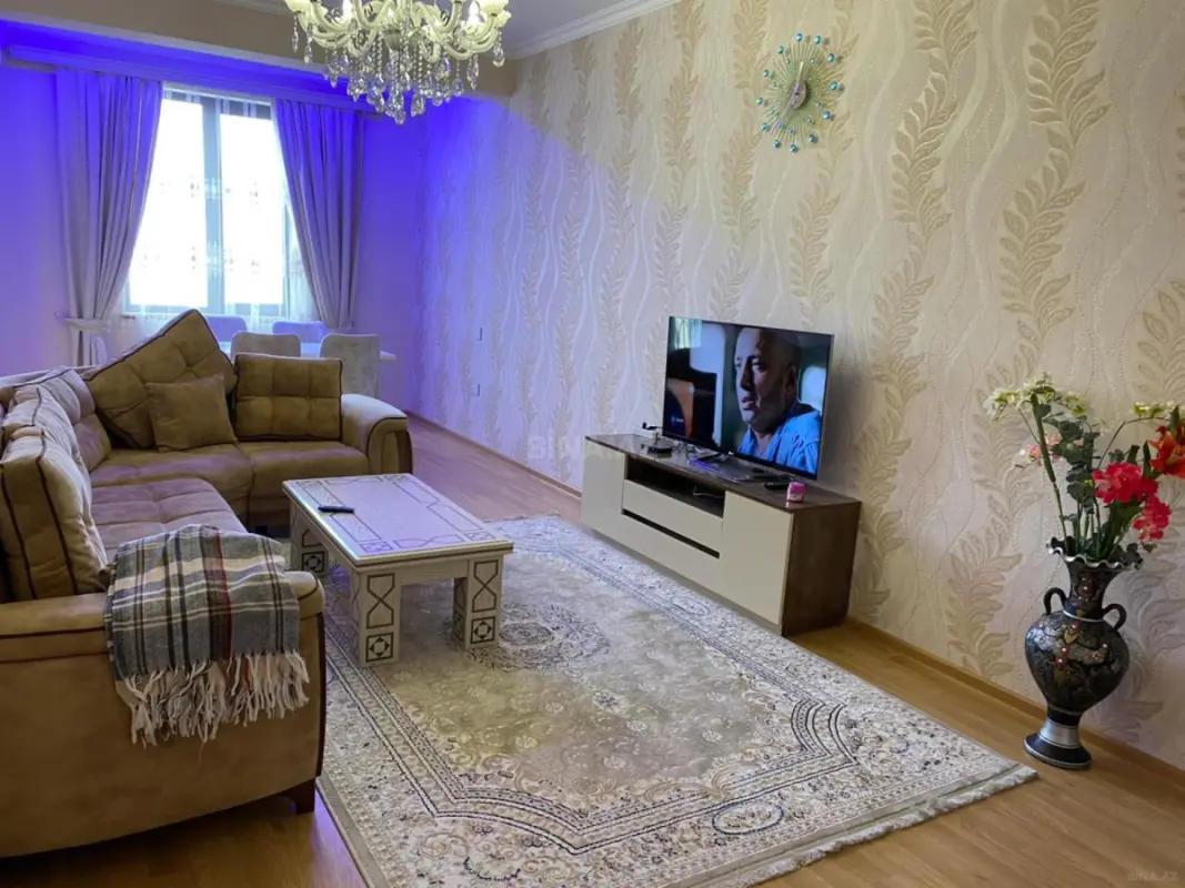 Kirayə verilir 2 otaqlı mənzil 100 m²