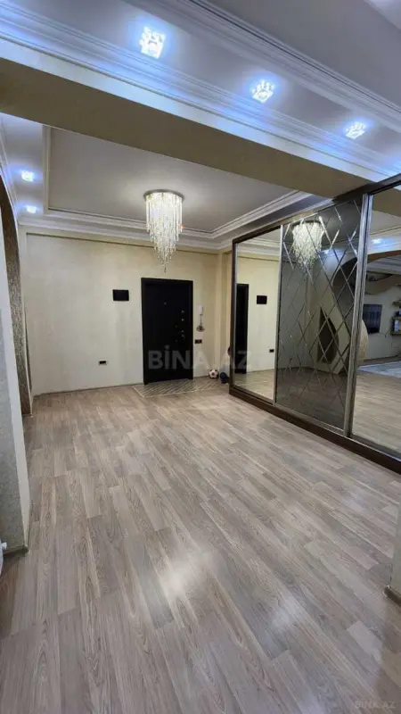 Satılır 3 otaqlı mənzil 150 m²