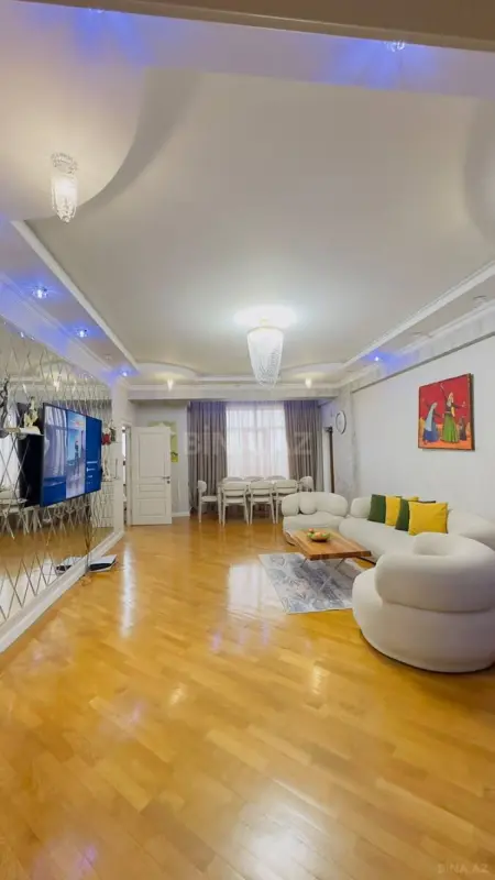 Satılır 4 otaqlı mənzil 150 m²