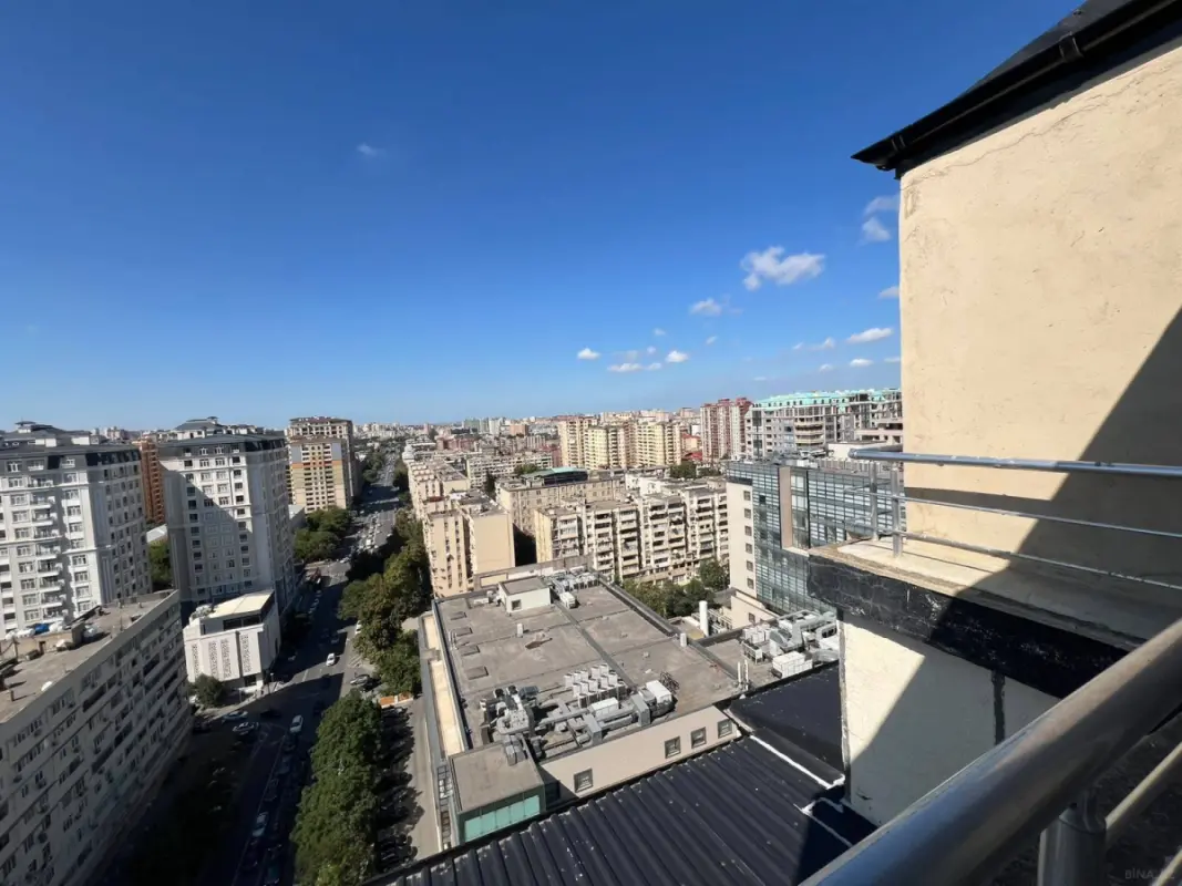 Satılır 4 otaqlı mənzil 250 m²
