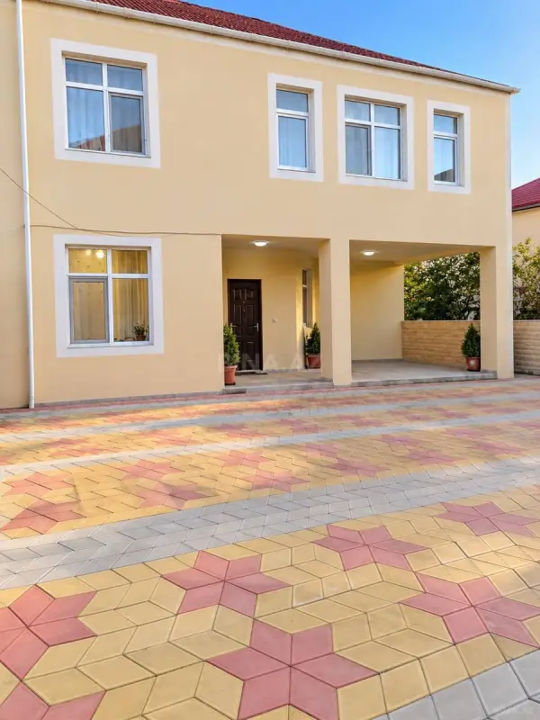 Satılır 4 otaqlı həyət evi 200 m²